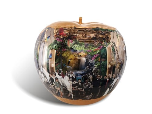 [3210C0062] James Chiew - "Apple we are the world Gold" 0.43 x 0.43 cm - limited edition